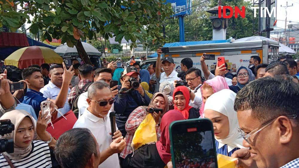 Mendag Zulkifli Hasan alias Zulhas bersama jajaran pengurus DPP PAN di Pasar Karangayu Semarang. (IDN Times/Fariz Fardianto)