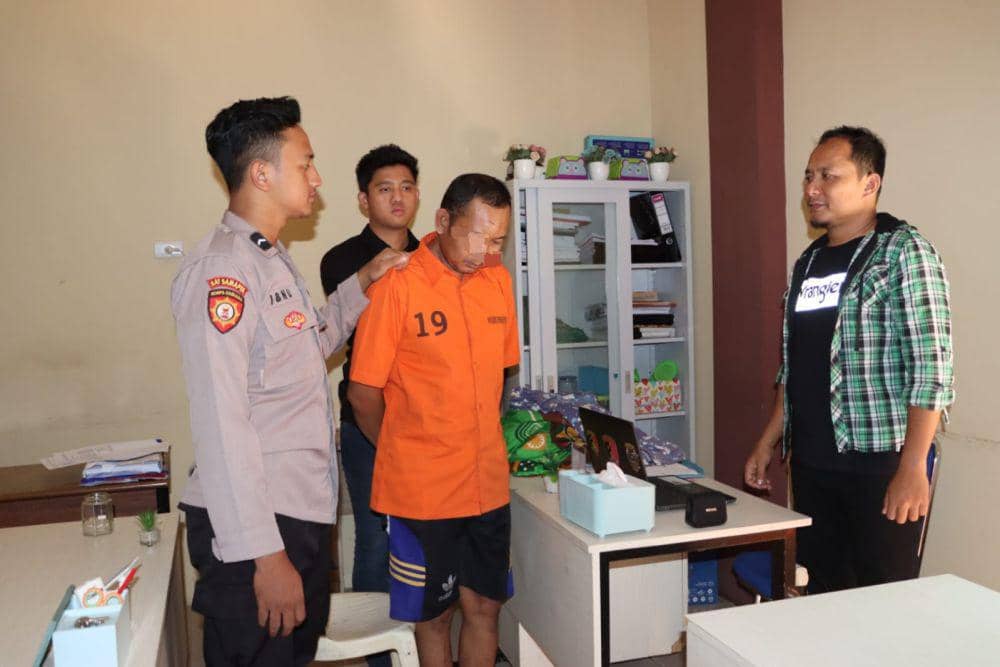 Pelaku WO ditangkap personel Unit PPA Satreskrim Polres Pringsewu. (Dok. Polres Pringsewu).