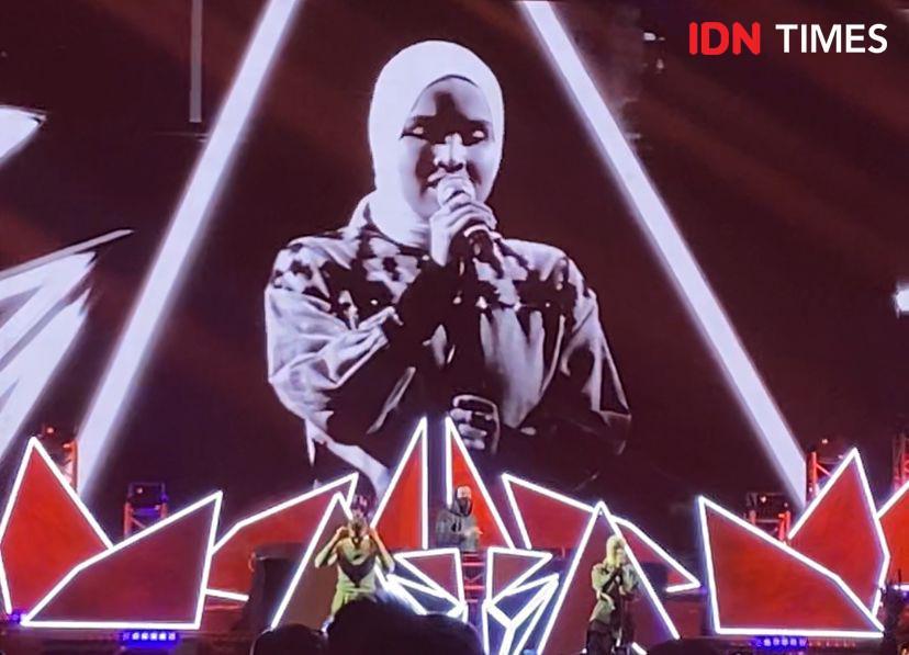 Putri Ariani Tampil Memukau Jadi Pembuka Konser Alan Walker di Jakarta