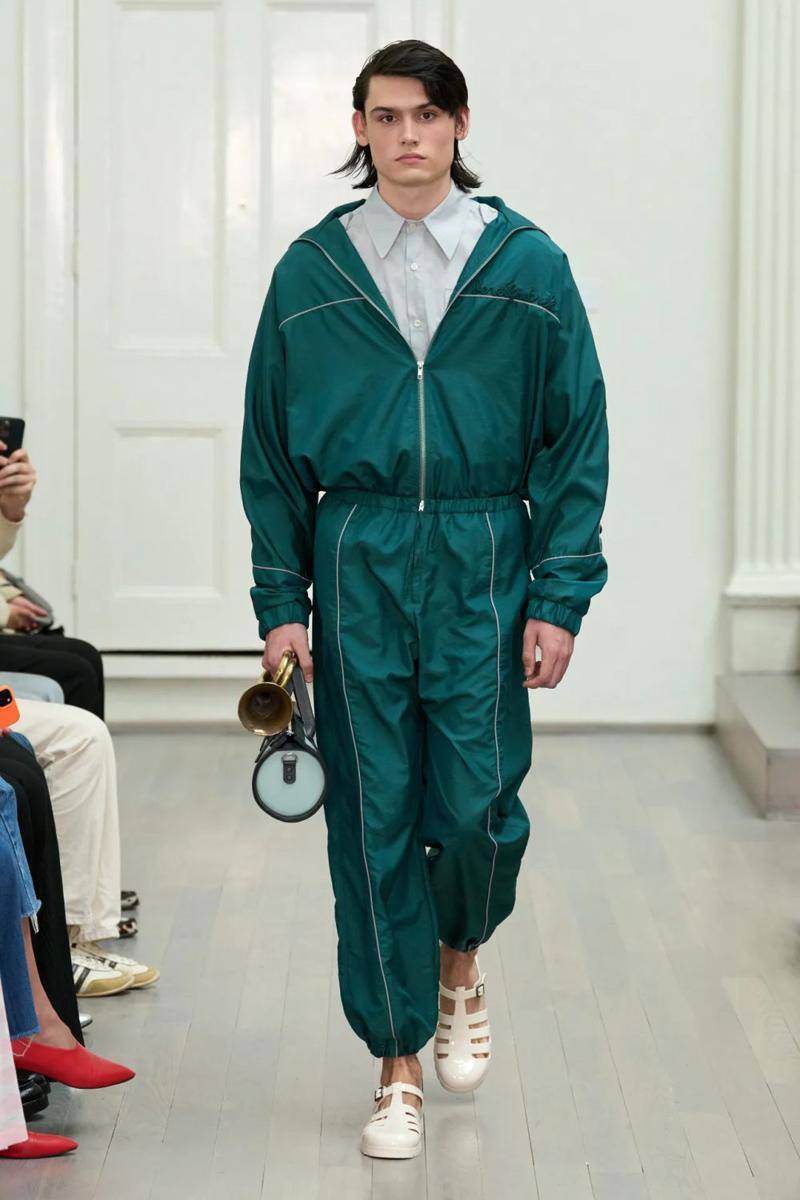 Denzil Patrick S/S '25 di LFW Menswear 2024 (instagram.com/iwantfashionweek)