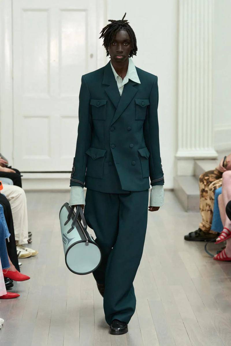 Denzil Patrick S/S '25 di LFW Menswear 2024 (instagram.com/iwantfashionweek)