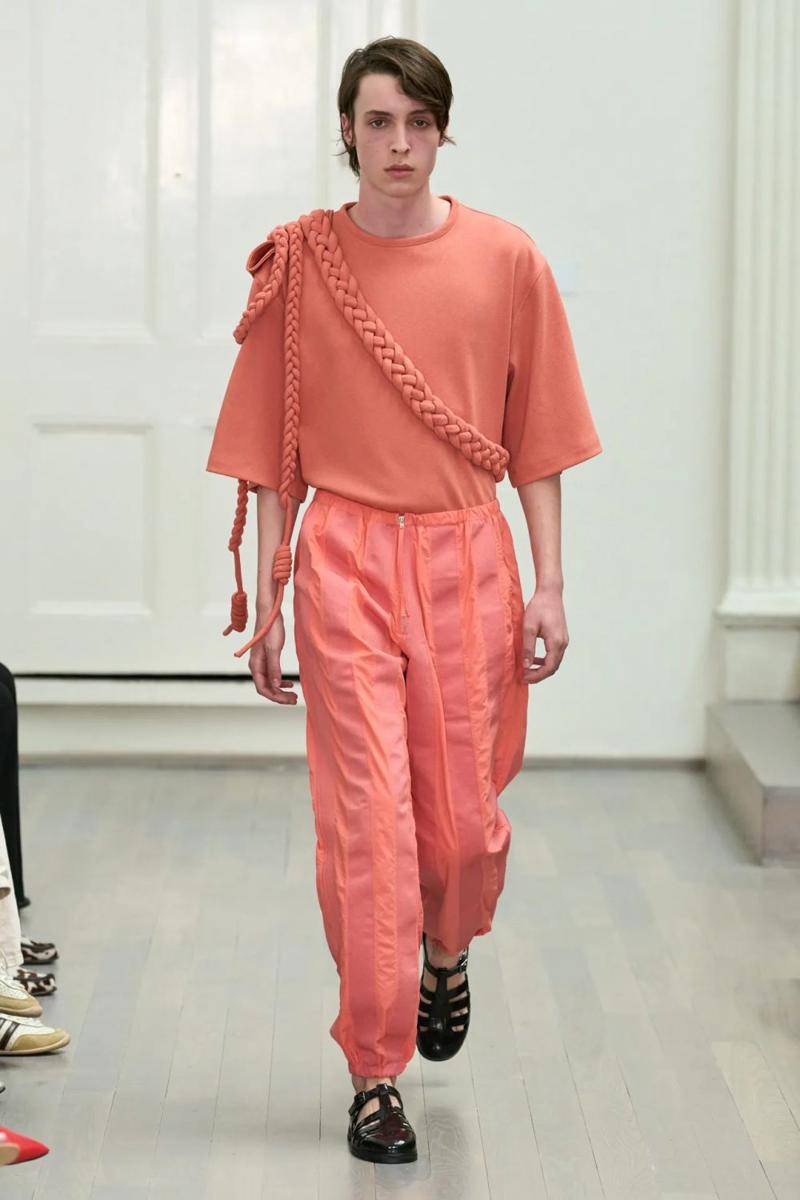 Denzil Patrick S/S '25 di LFW Menswear 2024 (instagram.com/iwantfashionweek)