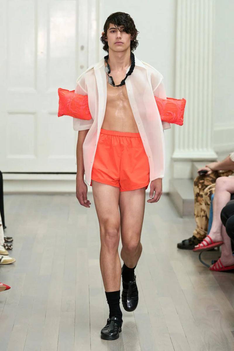Denzil Patrick S/S '25 di LFW Menswear 2024 (instagram.com/iwantfashionweek)