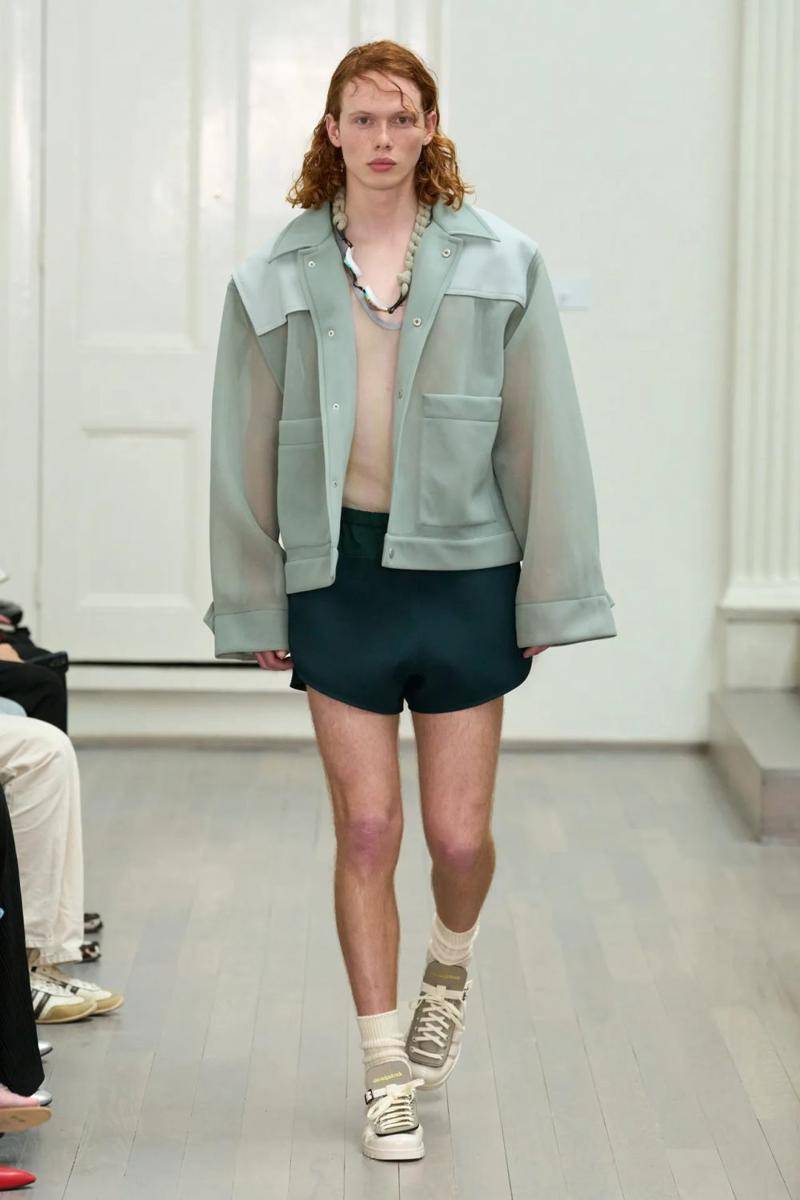 Denzil Patrick S/S '25 di LFW Menswear 2024 (instagram.com/iwantfashionweek)