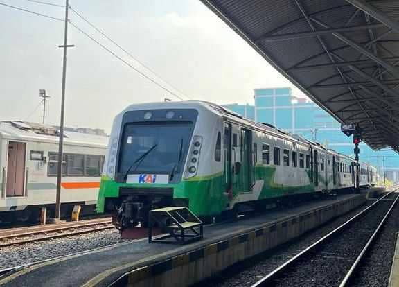 potret KAI Commuter Line Surabaya (dok.kominfo.jatimprov.go.id)