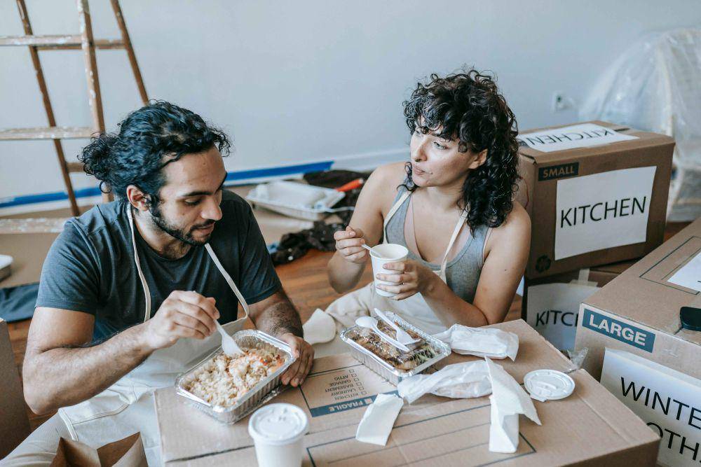 ilustrasi beristirahat makan bersama (pexels.com/Blue Bird)