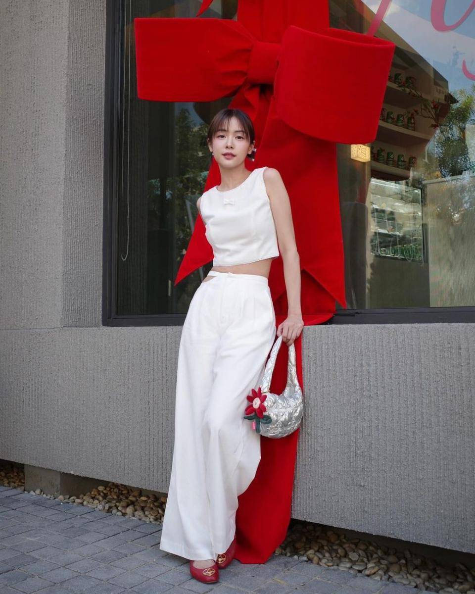 Oom Eisaya Hosuwan (instagram.com/oomeisaya)