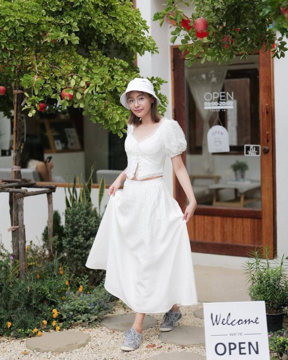 Oom Eisaya Hosuwan (instagram.com/oomeisaya)