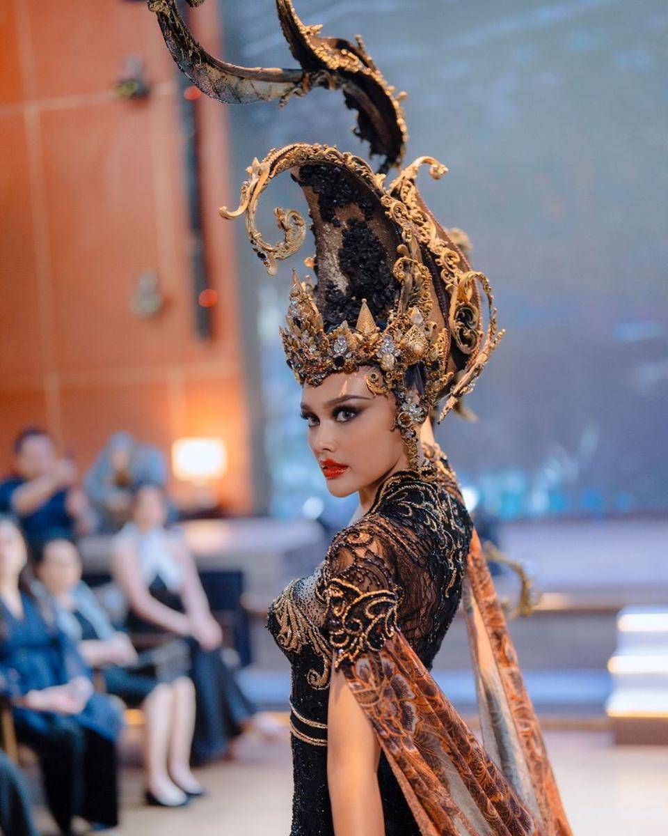 Potret Kostum Nasional Harashta Haifa untuk Miss Supranational 2024 (Instagram.com/officialputeriindonesia)