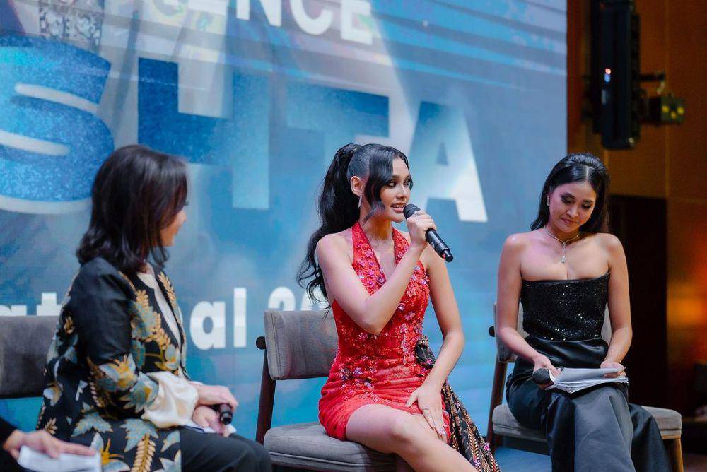 Potret Konferensi Pers Harashta Haifa ke Miss Supranational 2024 (Instagram.com/officialputeriindonesia)