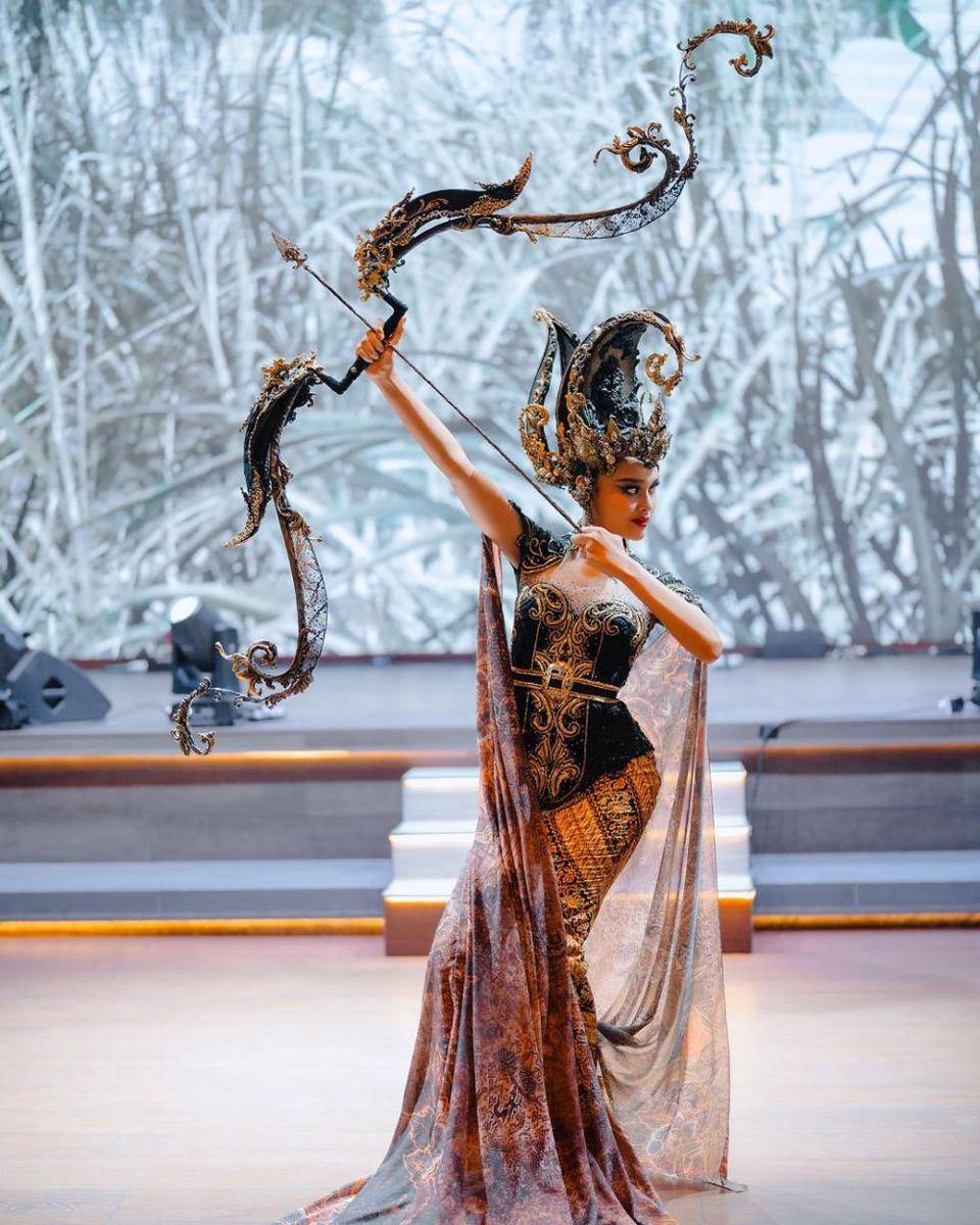 Potret Kostum Nasional Harashta Haifa untuk Miss Supranational 2024 (Instagram.com/officialputeriindonesia)