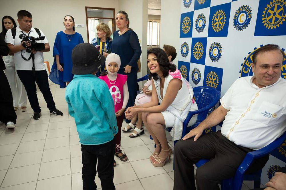 Potret Kompilasi Kunjungan Miss Universe 2023 ke Bolivia (Instagram.com/pgloriaoficial)
