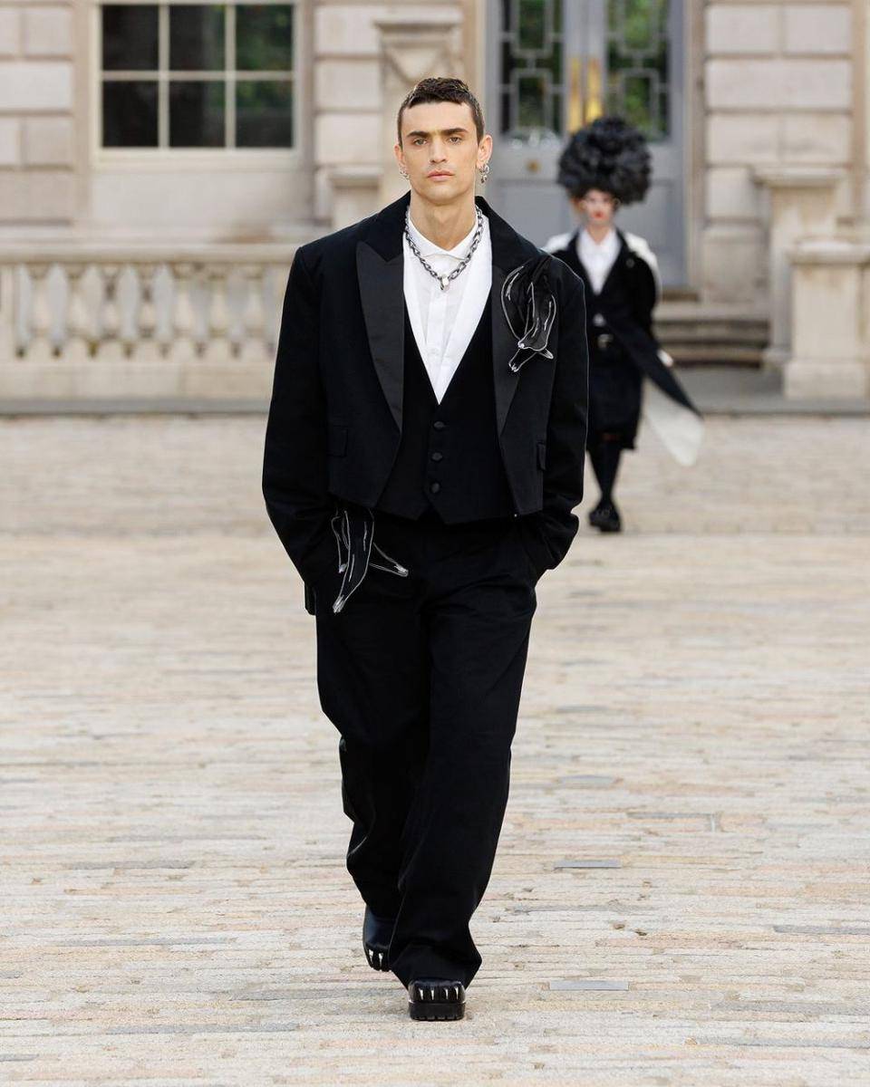 Charles Jeffrey di LFW Menswear 2024 (instagram.com/charlesjeffreyloverboy)