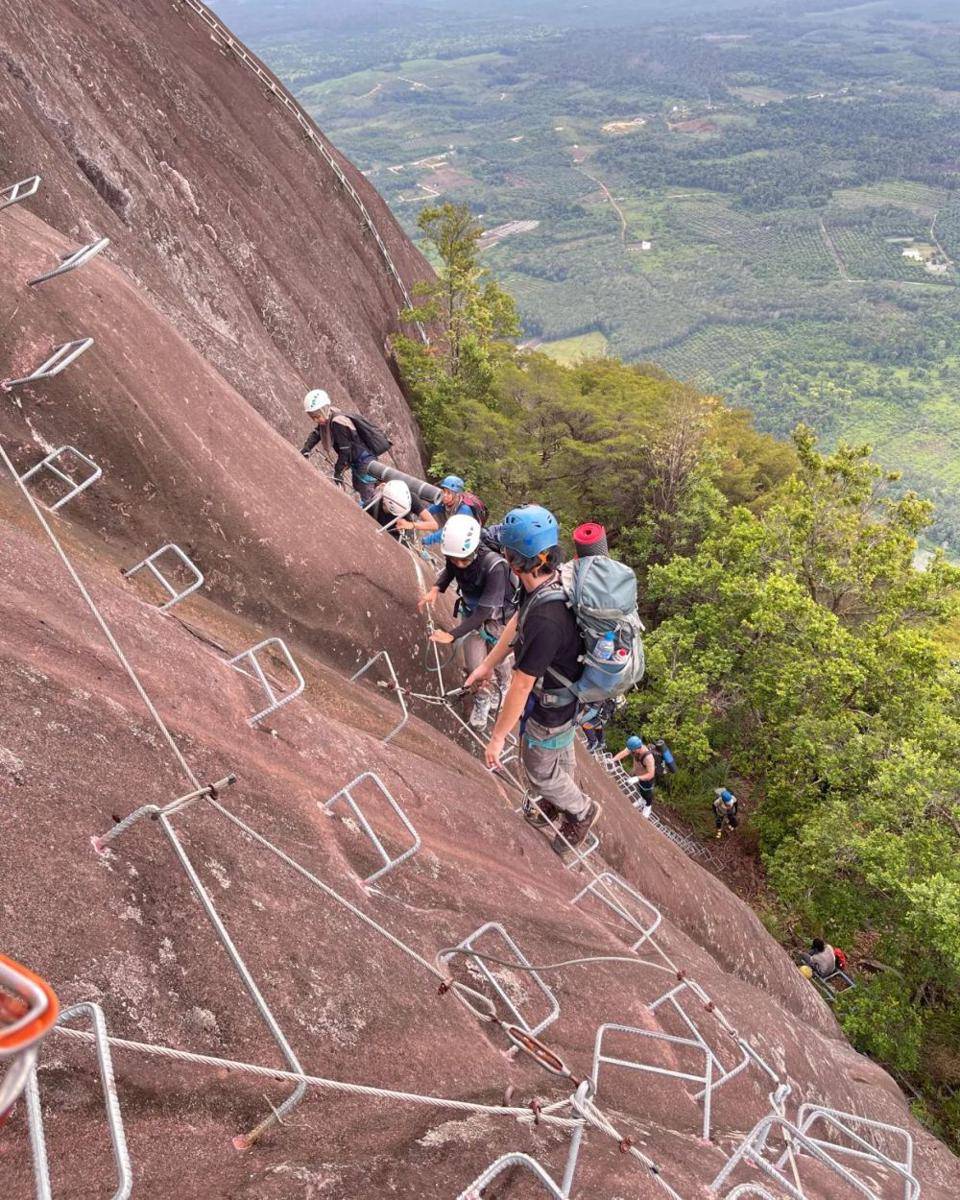 potret Tebing Bukit Kelam (instagram.com/viaferrata_bukitkelam)