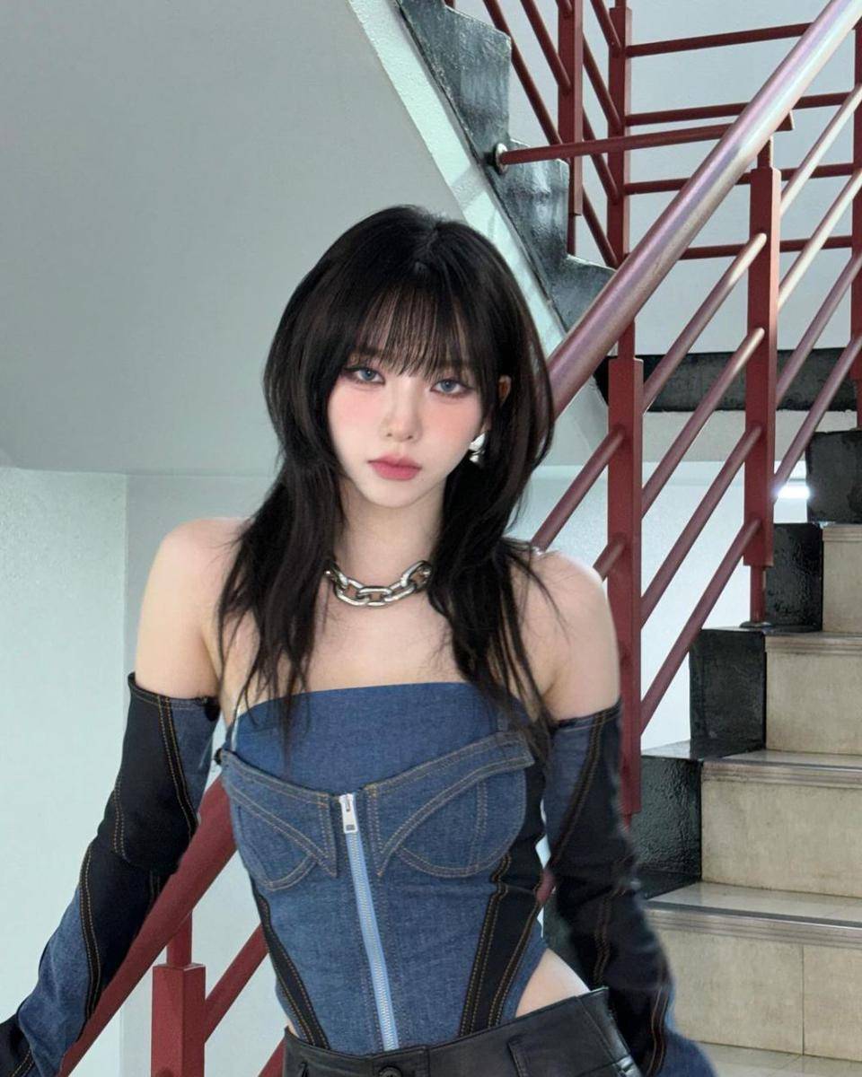 gaya rambut berponi ala Karina aespa (instagram.com/katarinabluu)
