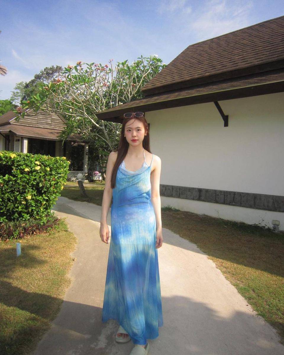 outfit y2k ala June Wanwimol (instagram.com/junewanwimol19)