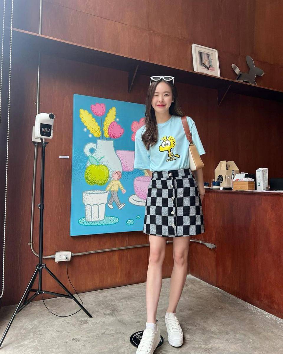 outfit y2k ala June Wanwimol (instagram.com/junewanwimol19)