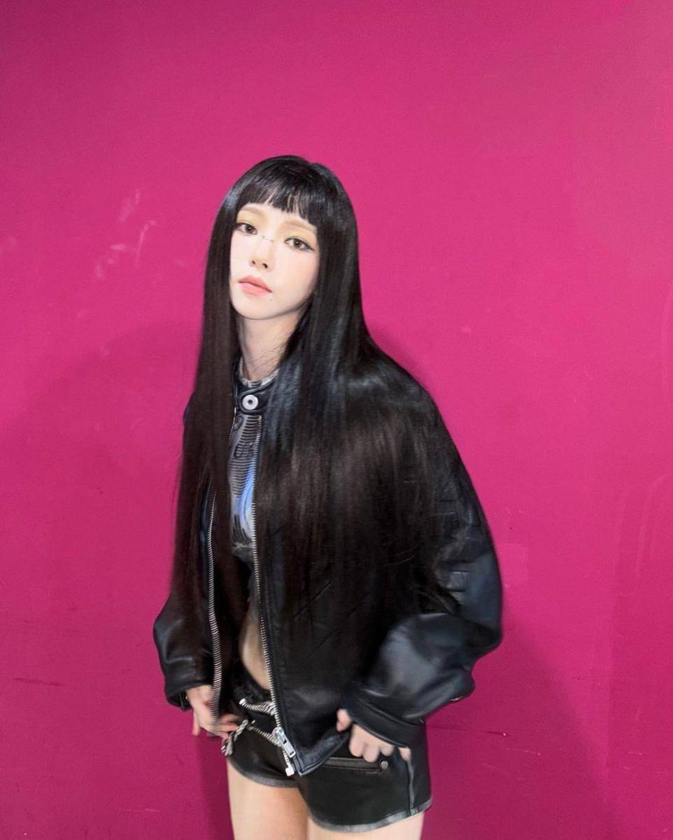 gaya rambut berponi ala Karina aespa (instagram.com/katarinabluu)
