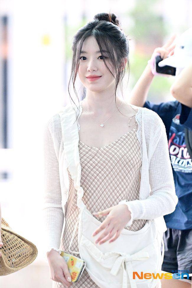 Shuhua (G)I-DLE saat berangkat ke Indonesia (dok. Newsen)