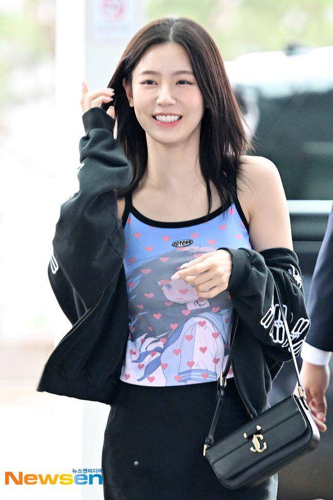 Miyeon (G)I-DLE saat berangkat ke Indonesia (dok. Newsen)