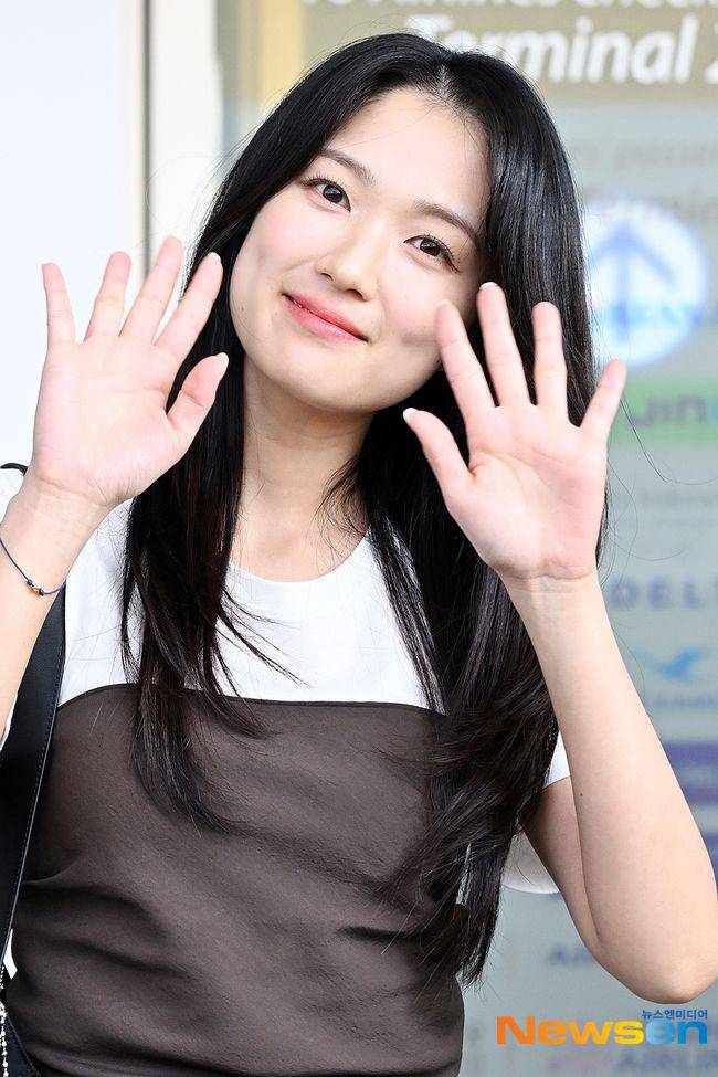 Kim Hye Yoon berangkat ke Bali, Indonesia (dok. Newsen)
