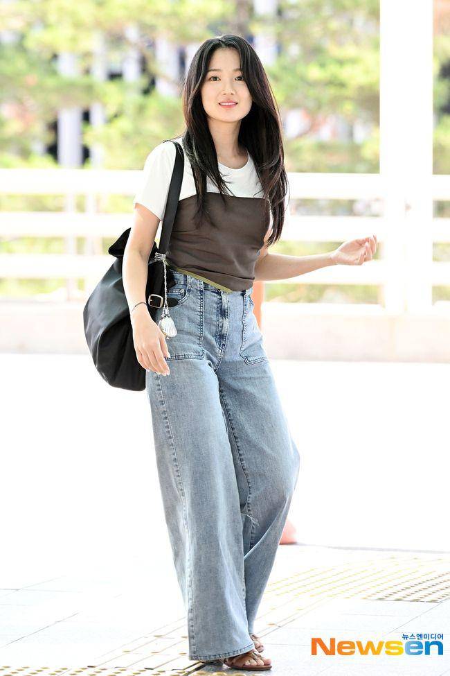 Kim Hye Yoon berangkat ke Bali, Indonesia (dok. Newsen)