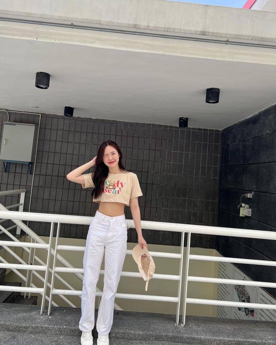 outfit y2k ala June Wanwimol (instagram.com/junewanwimol19)