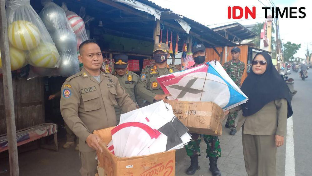 Satpol PP Tertibkan 76 Layangan di Pontianak Timur