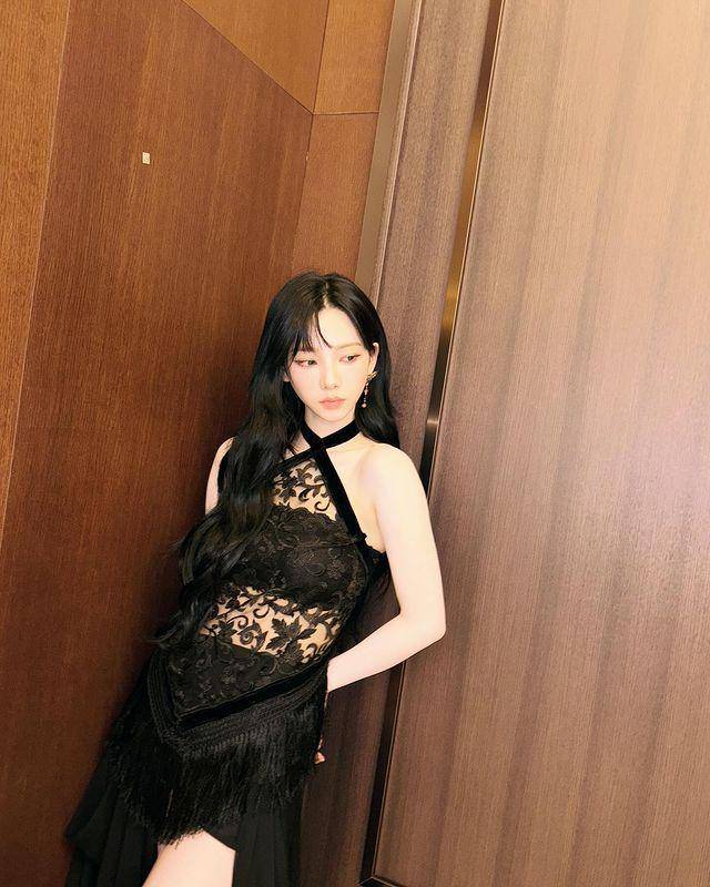 gaya rambut berponi ala Karina aespa (instagram.com/katarinabluu)