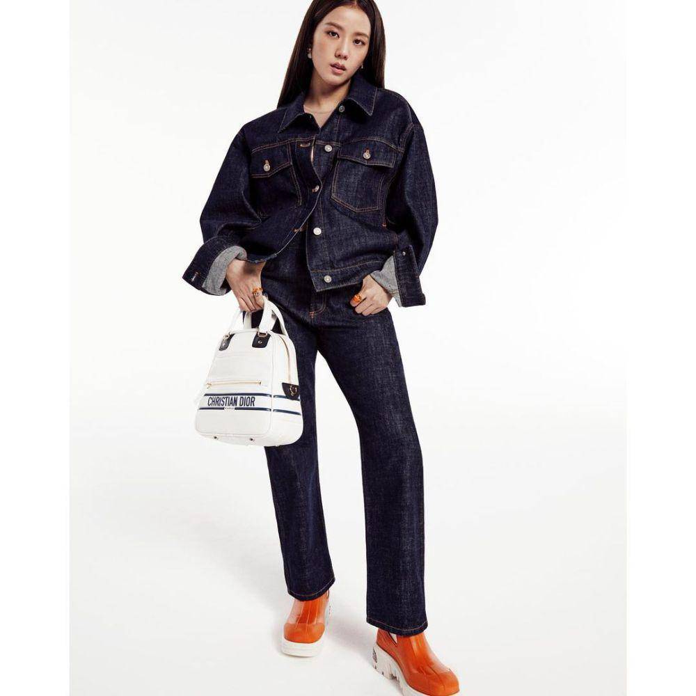 gaya fashion y2k ala Jisoo BLACKPINK (instagram.com/sooyaaa__)