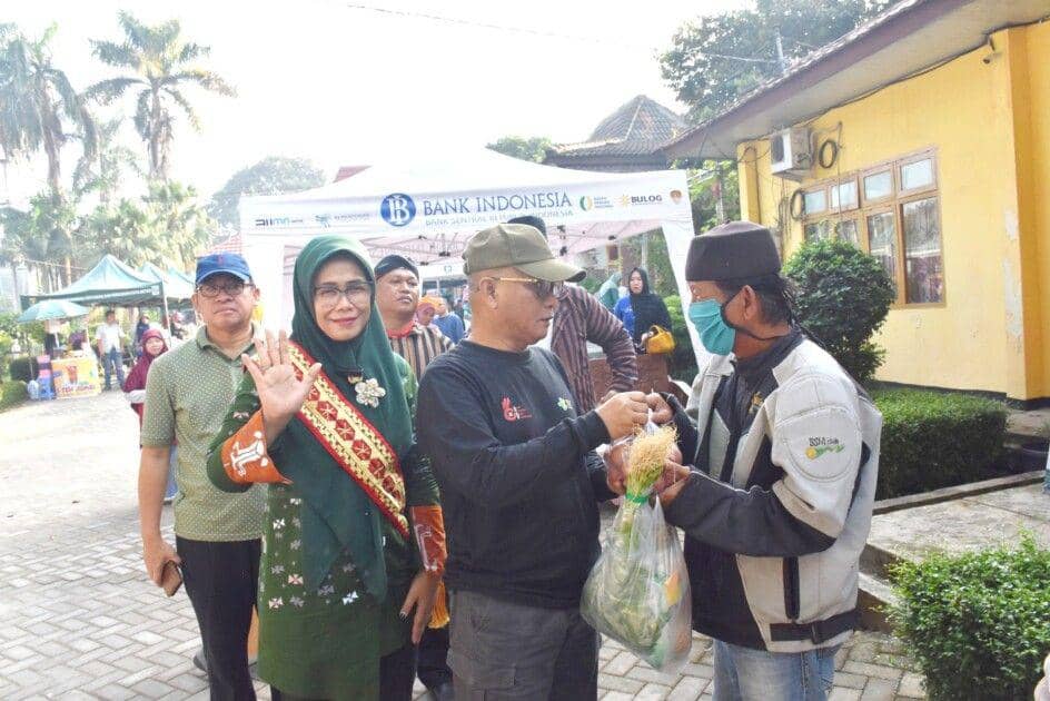 Hari Jadi Kota Metro ke-87 Pemkot Bagikam Sayuran Gratis (dok.Humas Kota Metro)