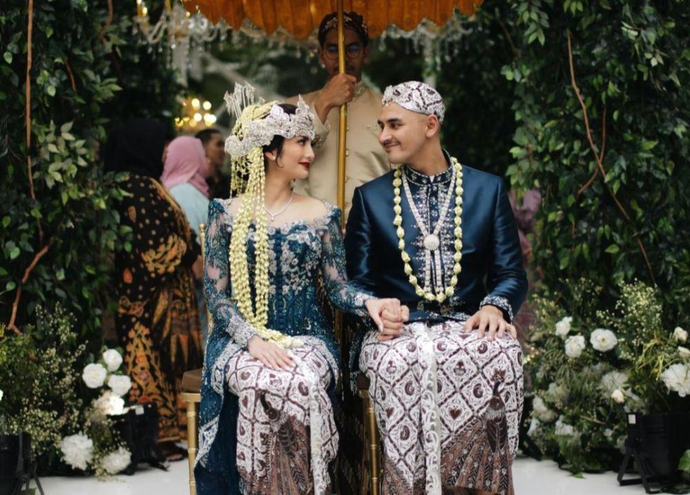 7 Dekorasi Akad Nikah Marco Ivanos dan Debi Sagita, Nuansa Taman!