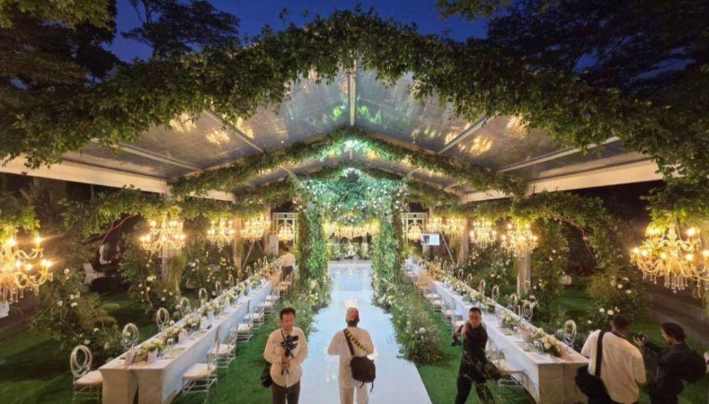 Resepsi pernikahan Marco Ivanos dan Debi Sagita. (Instagram.com/elizabethwidjaja)