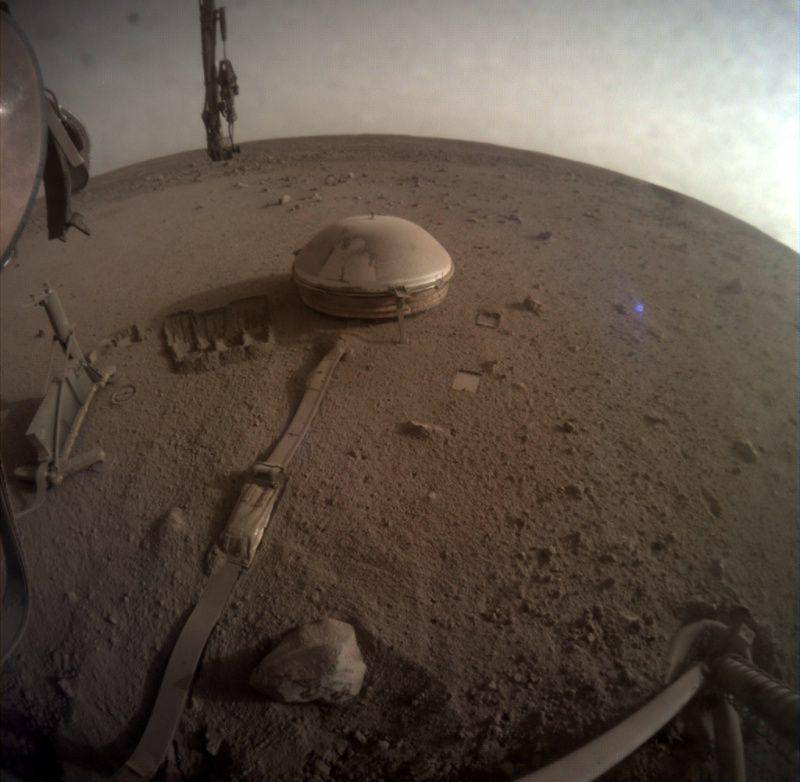 gambar potret Mars InSight yang dipenuhi debu (nasa.gov/NASA/JPL-Caltech)