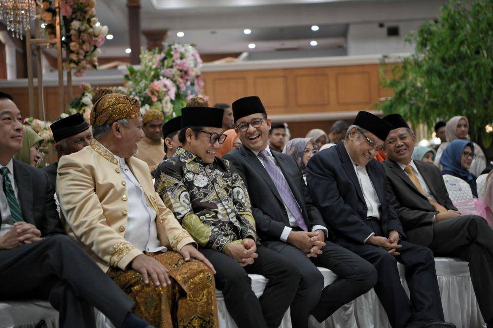 Momen Anies Baswedan hingga Cak Imin di acara pernikahan putri keempat Presiden PKS, Ahmad Syaikhu, Muthiah dan Enrico Mardiansyah. (Dok. Istimewa)