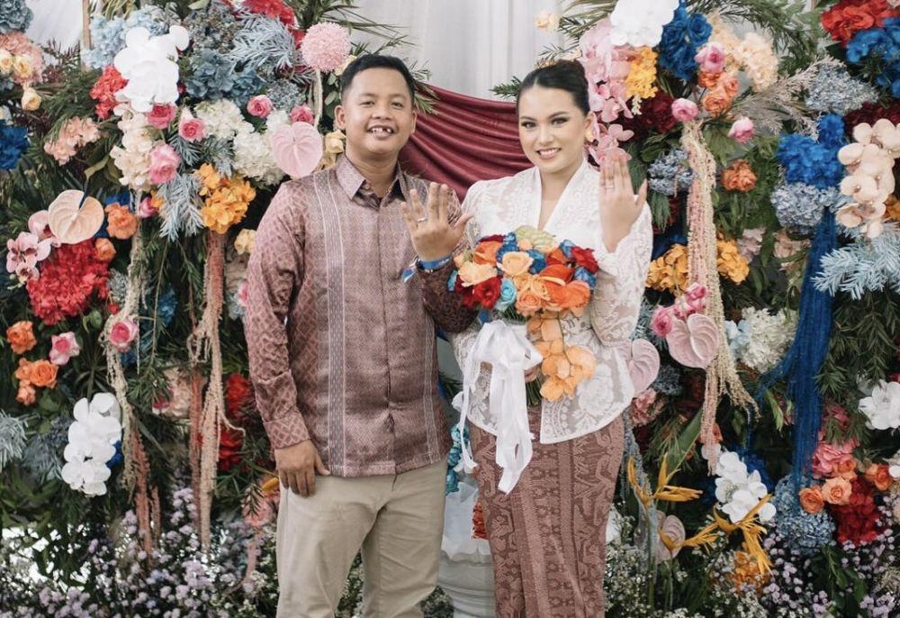 7 Potret Lamaran Dustin Tiffani dan Dita Amalia, Siap Naik Pelaminan!