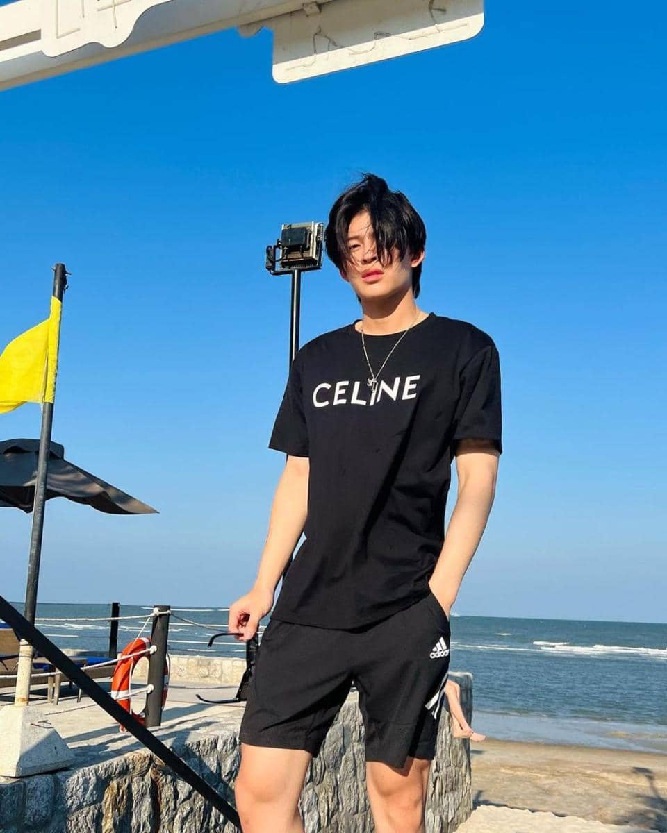 short pants ala Pond Naravit (instagram.com/ppnaravit)