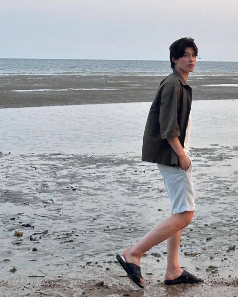 short pants ala Pond Naravit (instagram.com/ppnaravit)