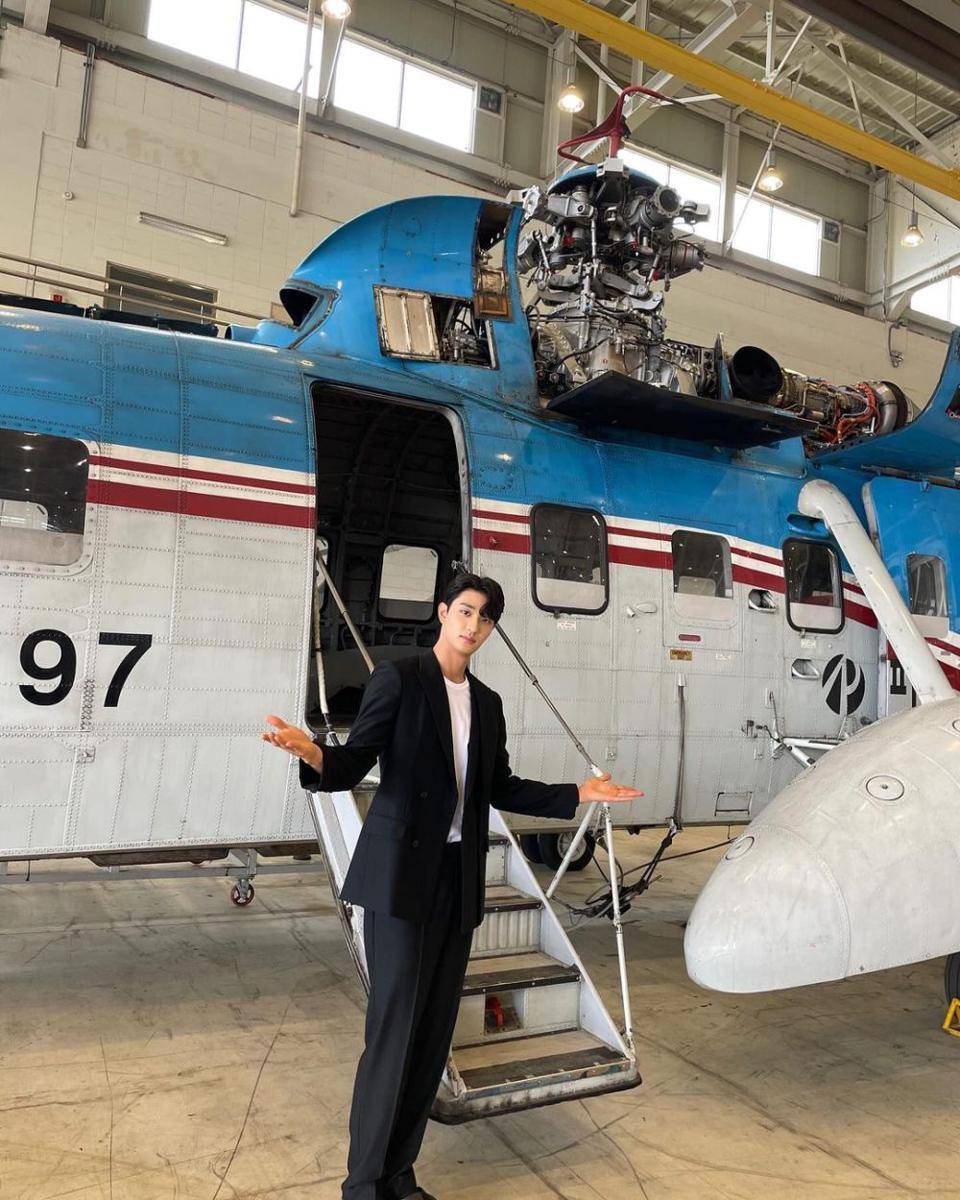 potret Kim Jae Won di balik layar drakor Hierarchy (instagram.com/rlawodnjs_)