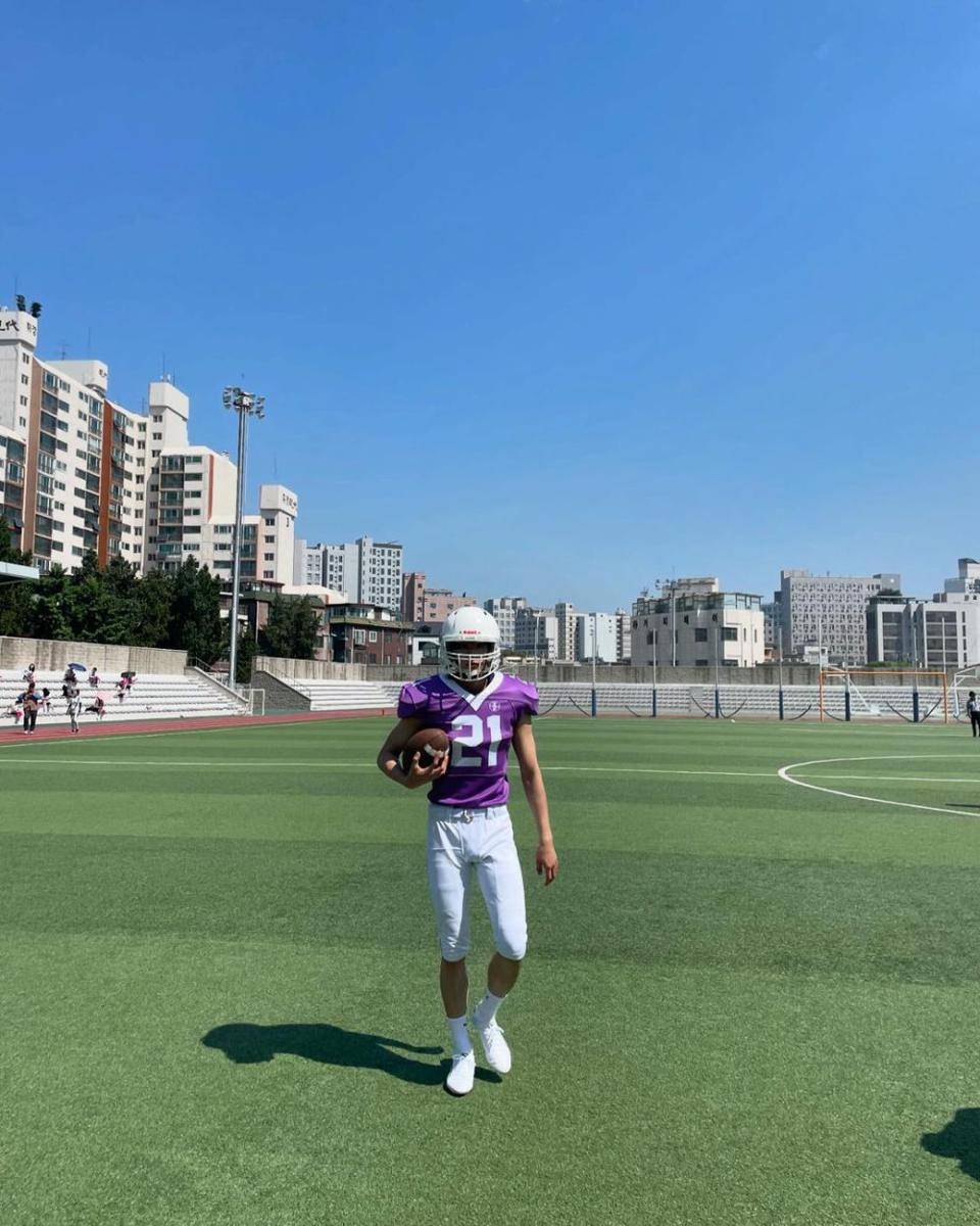 potret Kim Jae Won di balik layar drakor Hierarchy (instagram.com/rlawodnjs_)