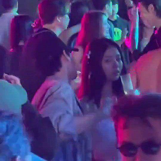 potret Kim Soo Hyun nonton festival Musik bareng Lim Na Young (twitter.com/soohyunupdates)