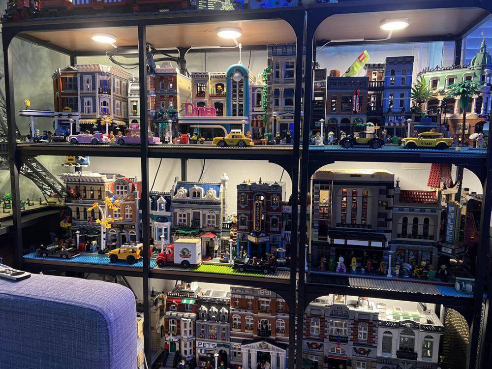 potret koleksi LEGO yang bikin takjub (reddit.com/user/JohnMTorres)