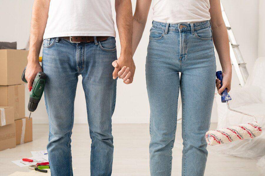ilustrasi kantong depan jeans pria dan wanita (Freepik.com/pressmaster)