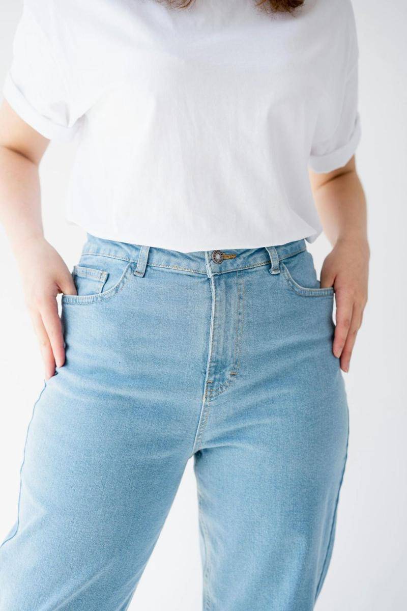 ilustrasi jeans wanita (Pexels.com/Dmitriy Steinke)