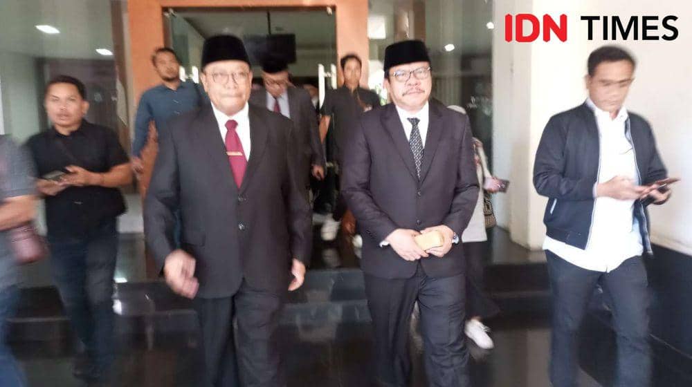 Pj Gubernur NTB Lalu Gita Ariadi dan Auditor Utama Keuangan Negara VI BPK RI Laode Nusriadi. (IDN Times/Muhammad Nasir)(IDN Times/Muhammad Nasir)