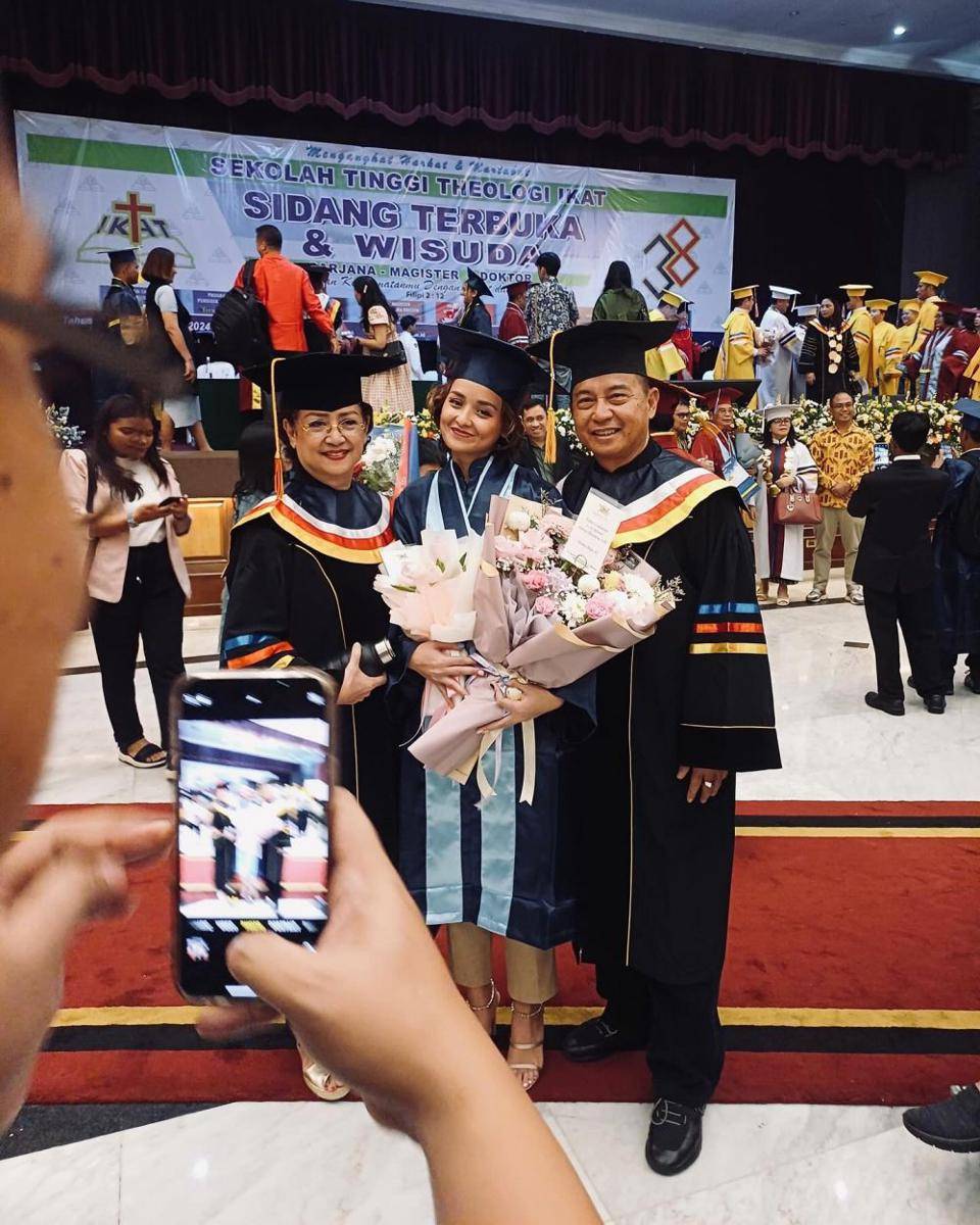 potret wisuda Joanna Alexandra (instagram.com/joannaalexandra)