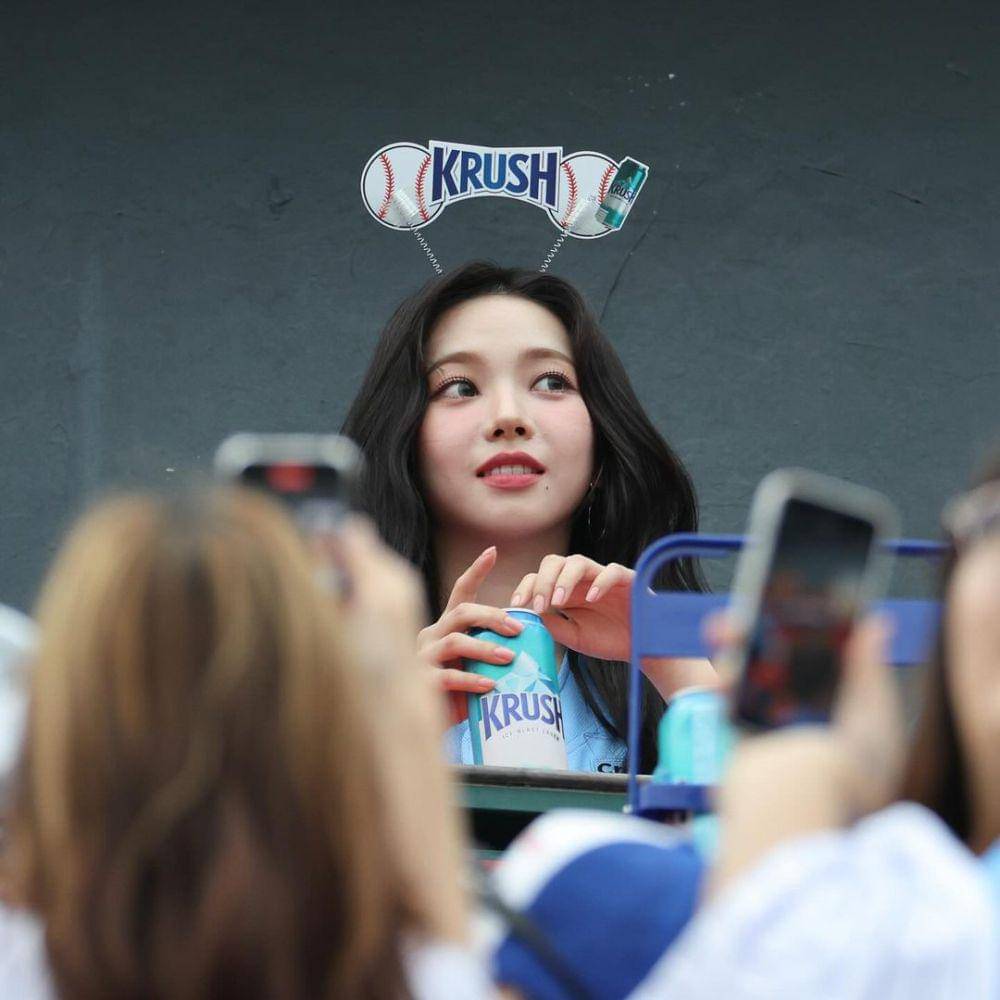 Potret Karina aespa di Sajik Stadium Busan (instagram.com/busanlottegiants)