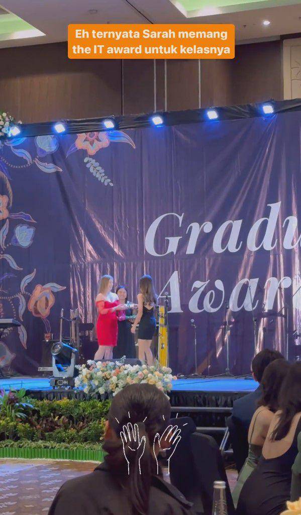 potret wisuda Jason White (instagram.com/andrew.white._)