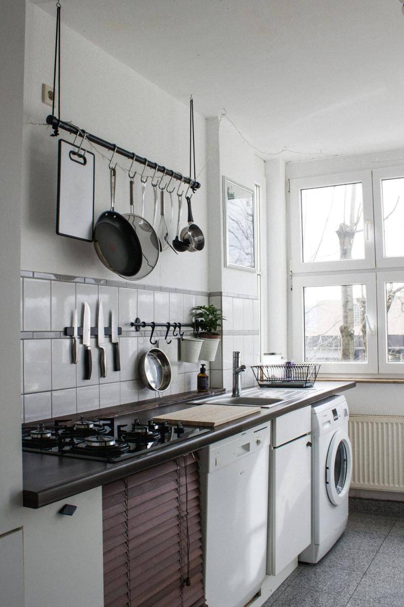 penataan dapur dan ruang cuci yang menyatu (unsplash.com/Dinh Ng.)
