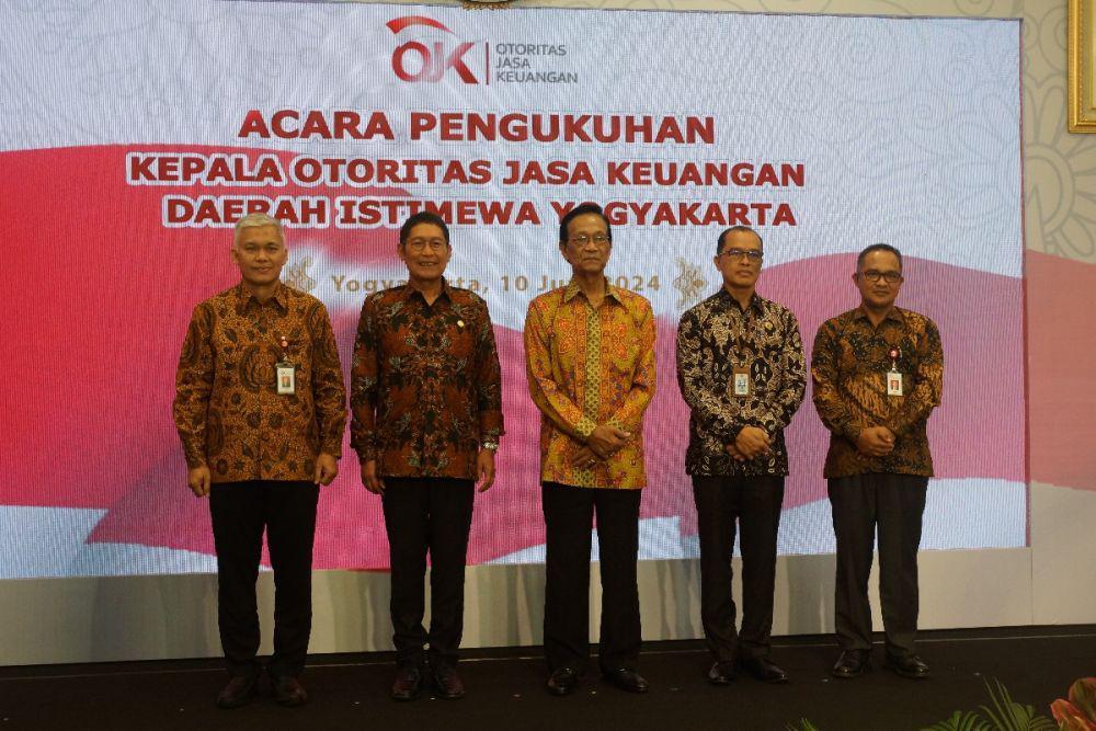 Kepala OJK DIY yang Baru Dikukuhkan, Ini Pesan Sri Sultan